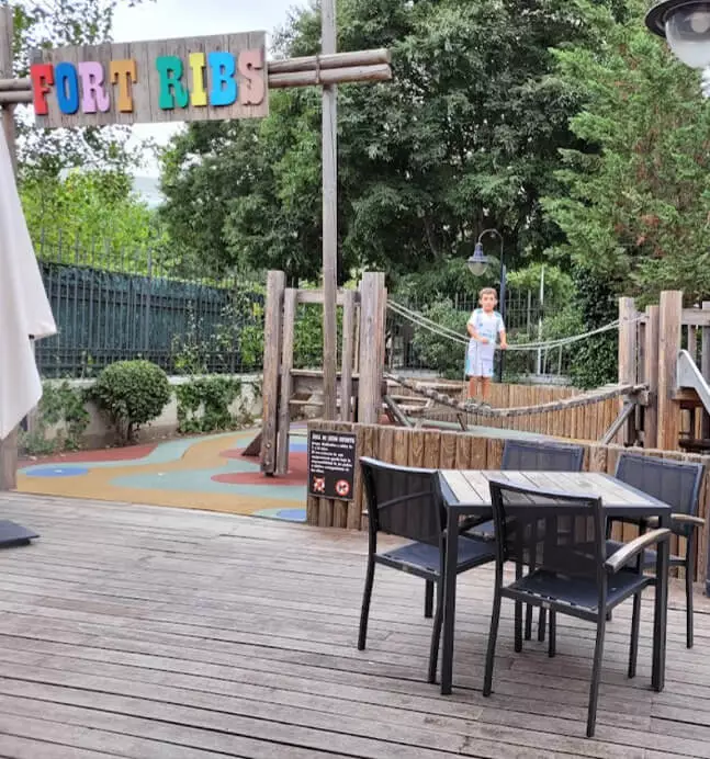 restaurantes con parque infantil Barcelona