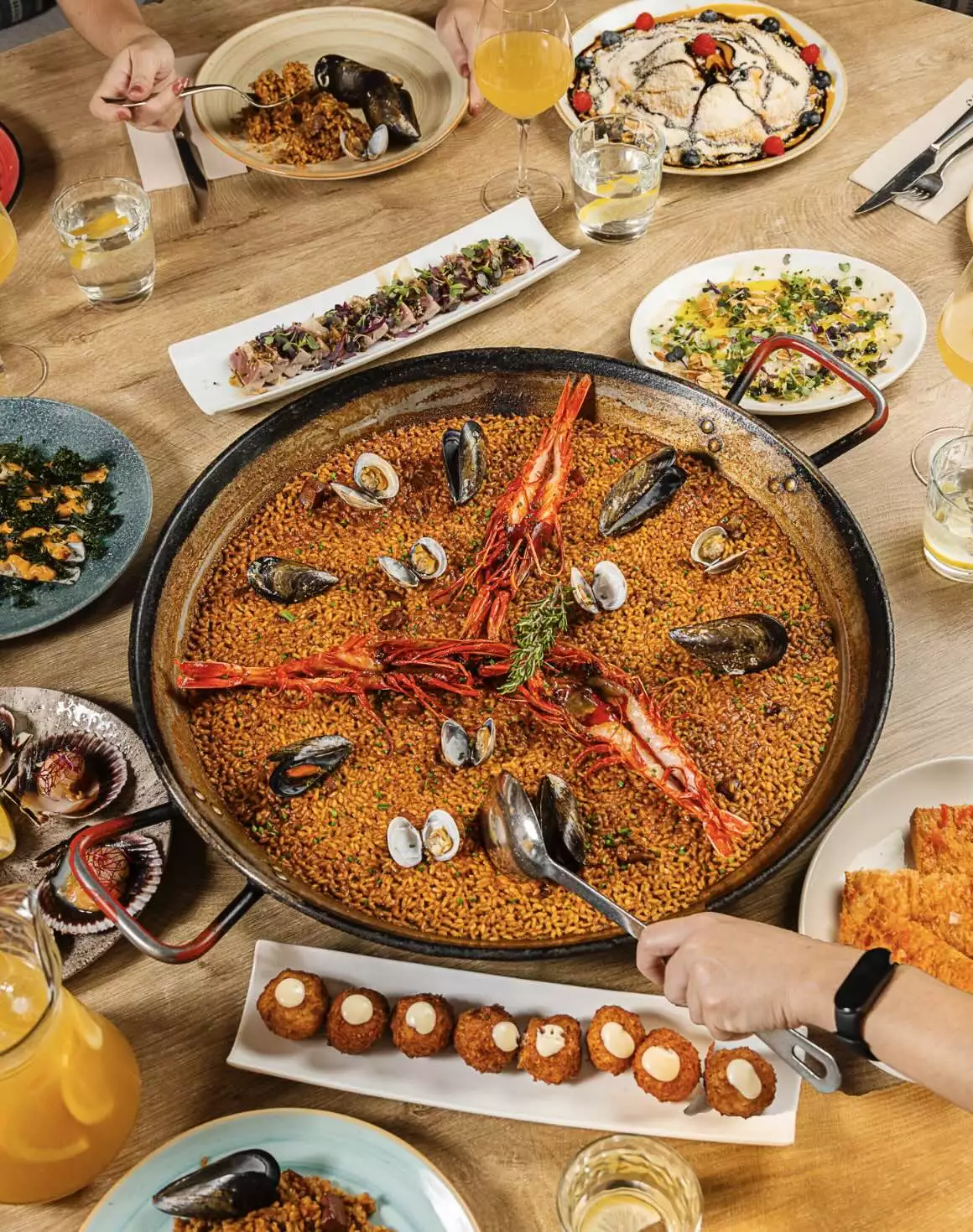 Mana 75 Paella de bogavante y tapas