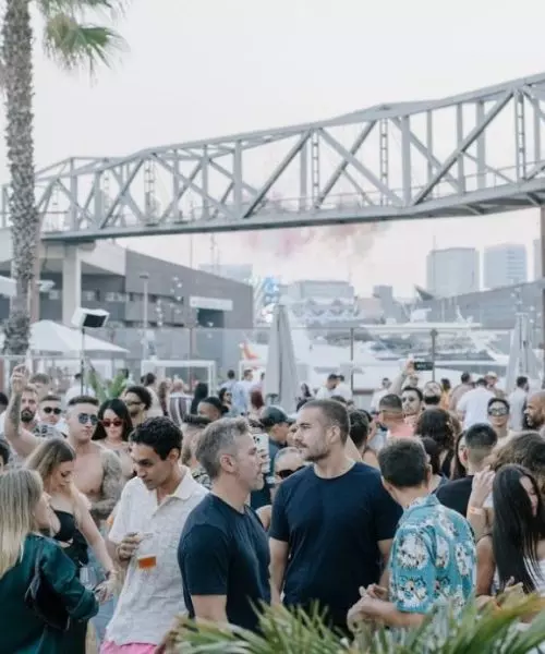 fiesta de playa en barcelona