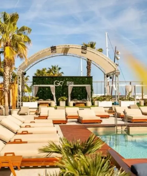 los mejores beach club de barcelona